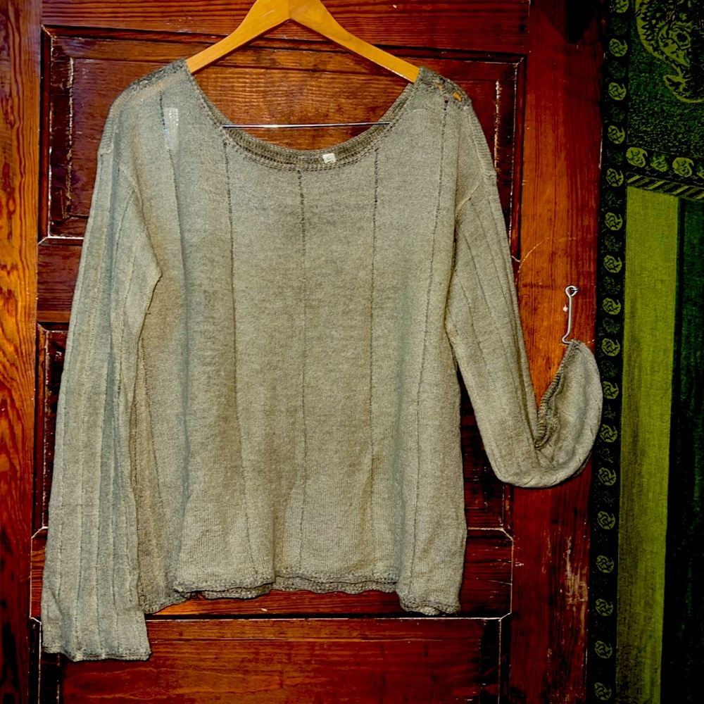 Black swan wool sweater size L
